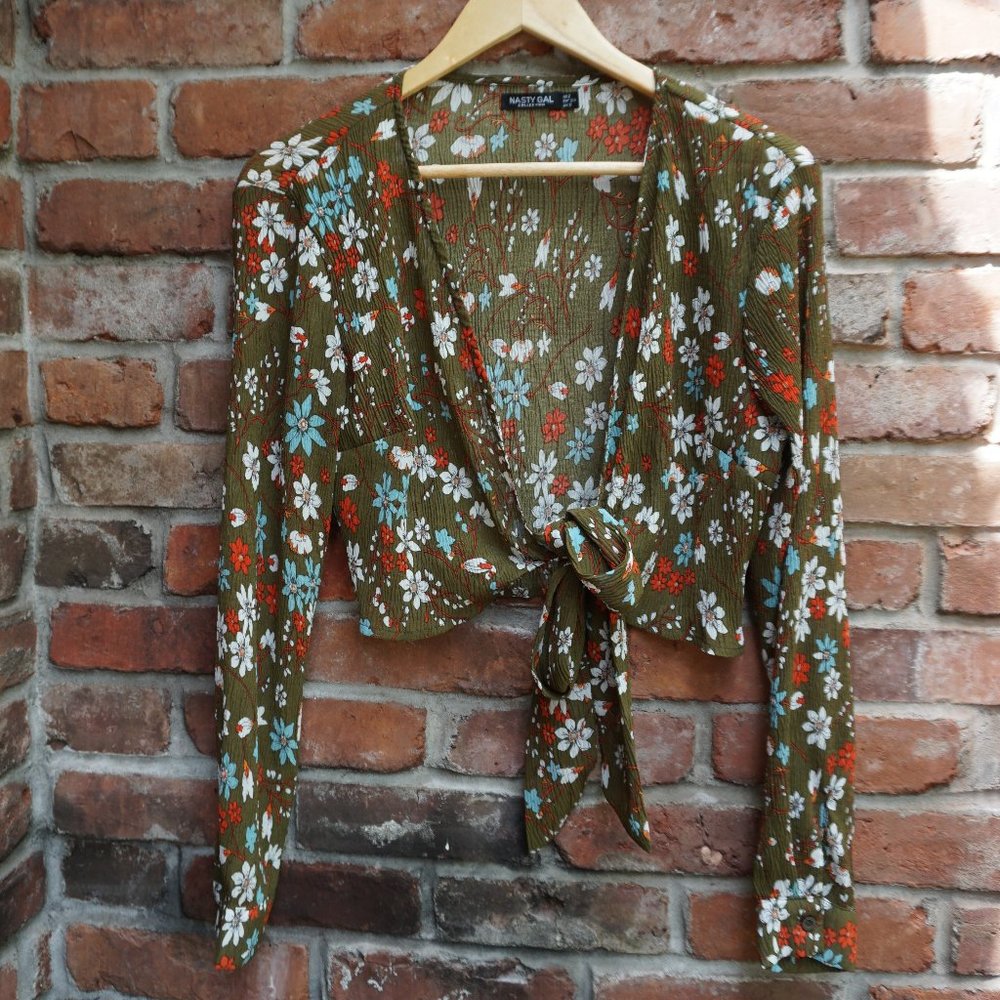 Low cut crop top